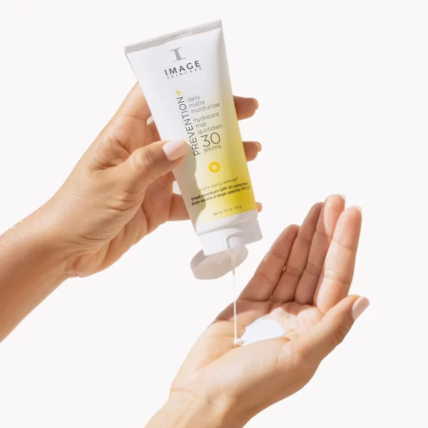 PREVENTION+ daily matte moisturizer SPF 30 - Image 4